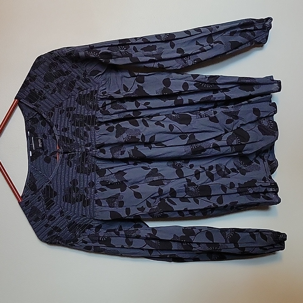 Victoria's Secret Moda International Size Small Flowy Navy Floral Top